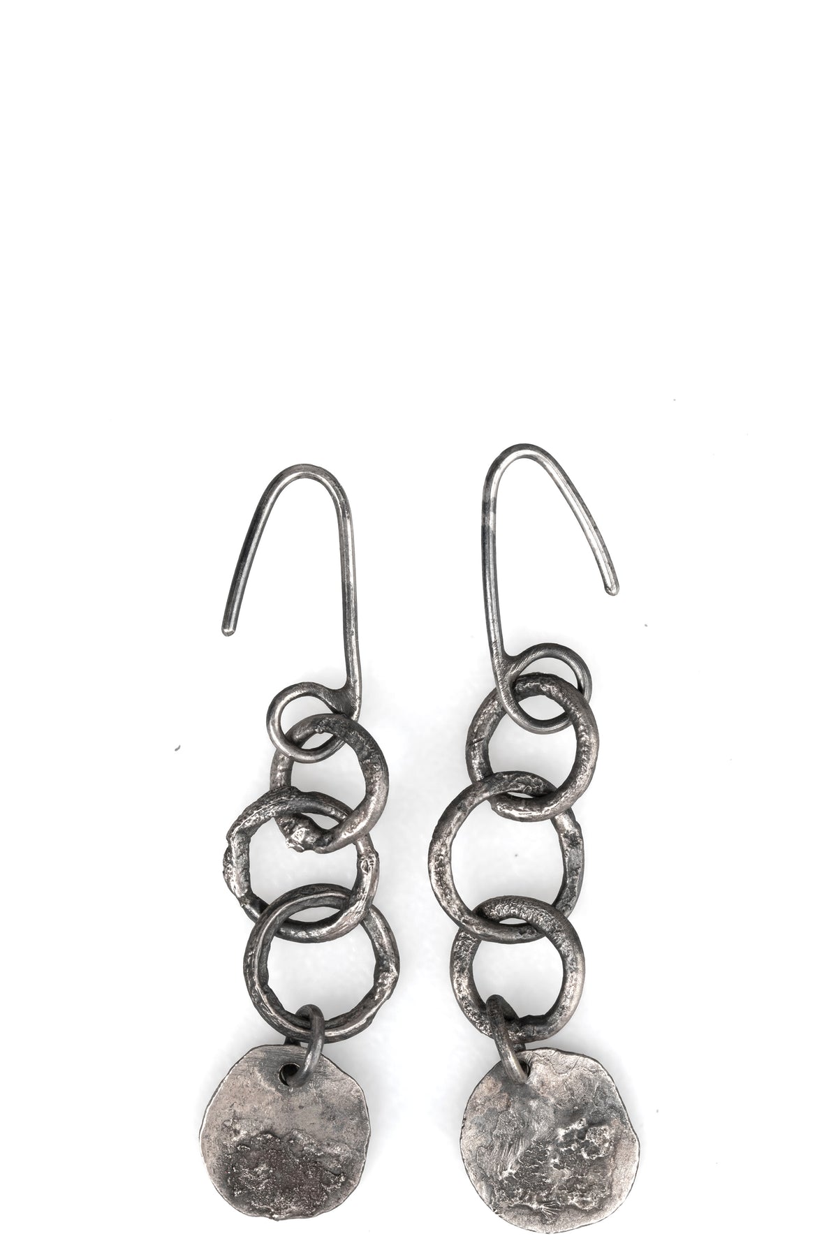 Cuma | Silver earring coin link, shot on table