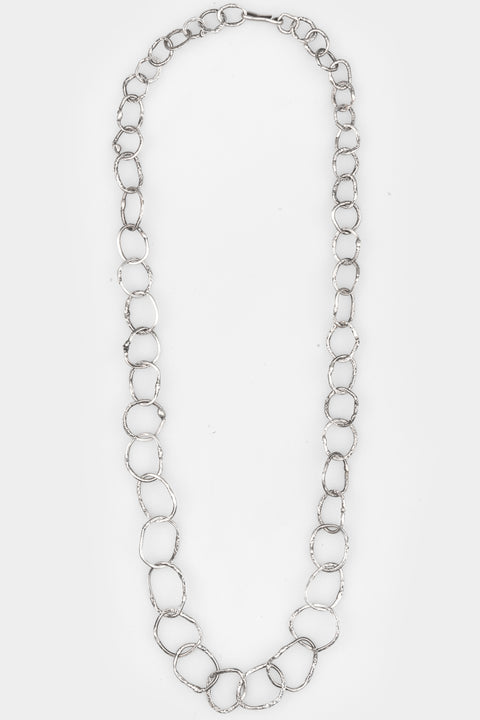 CUMA | Silver link Necklace, shot on table