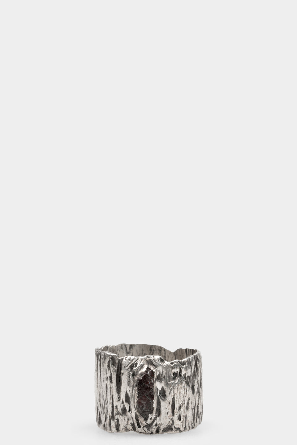 Silver band ring with Garnet