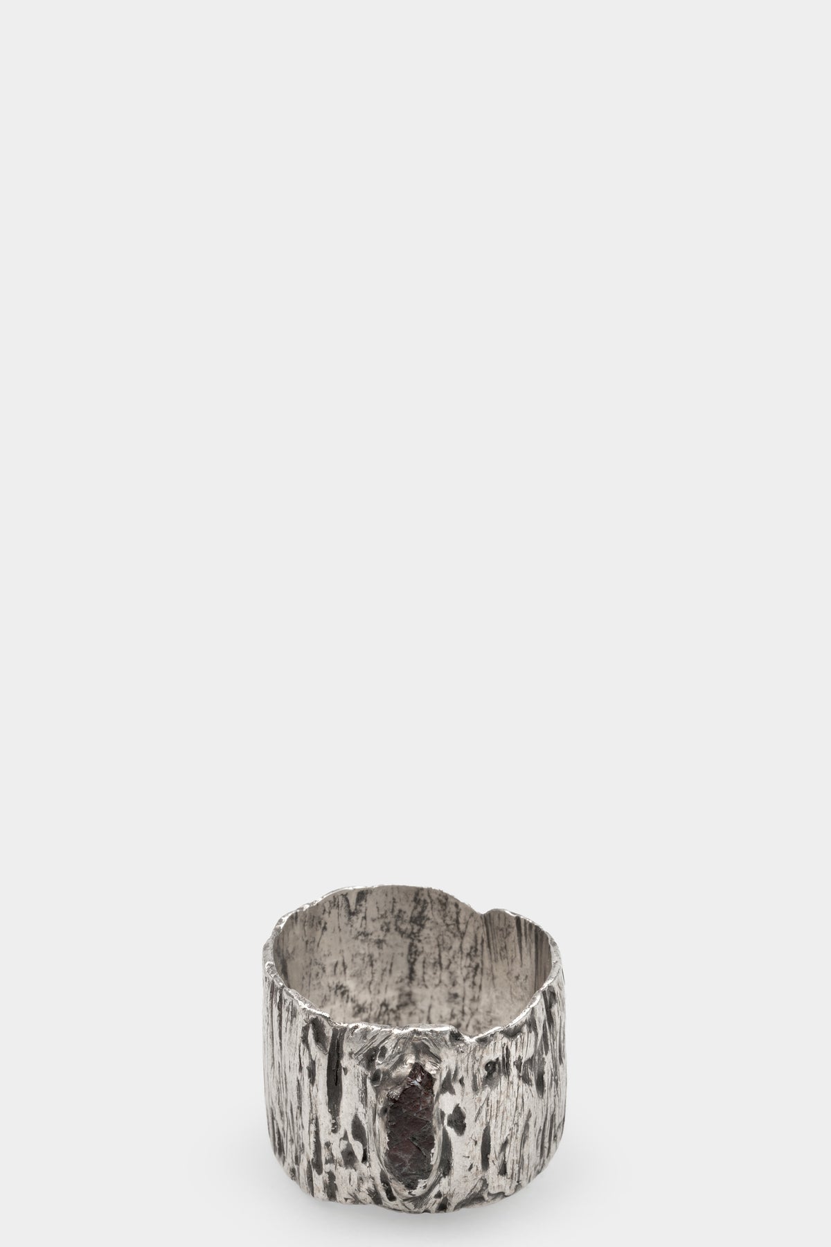Silver band ring with Garnet