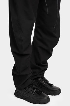 Low top laced leather sneakers