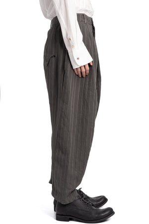 Pleated pants
