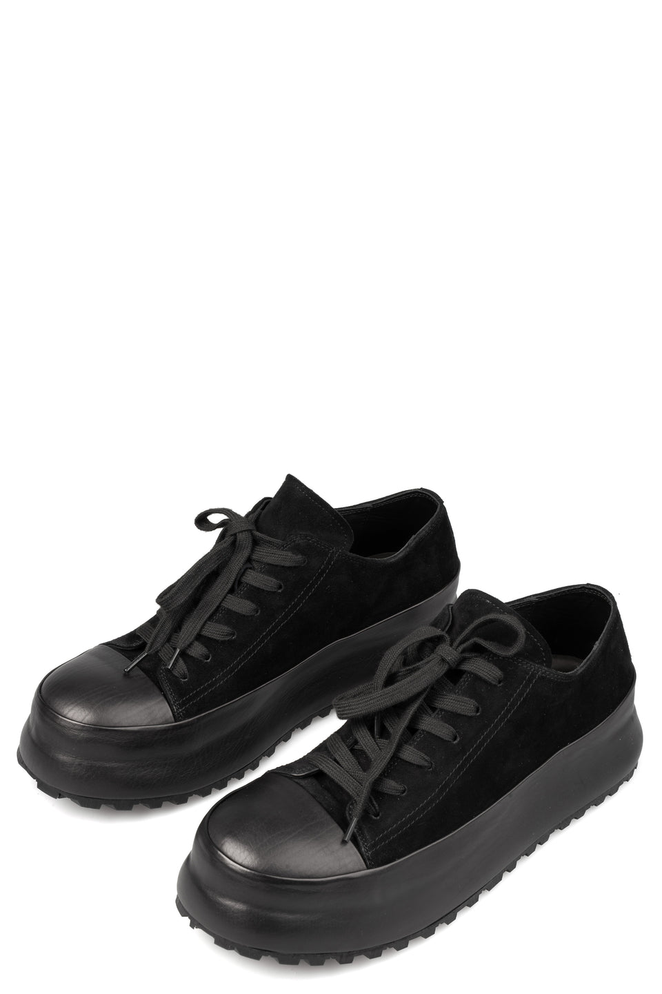 Low top calf leather laced sneakers