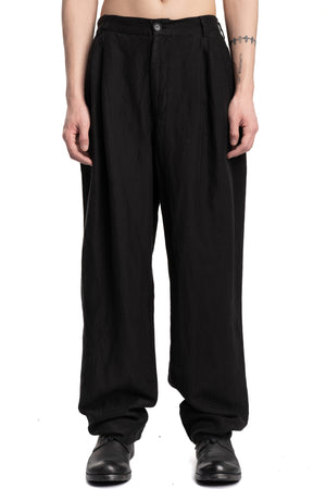 Andrea Yaaqov | SS26 - Pleated pants, front view