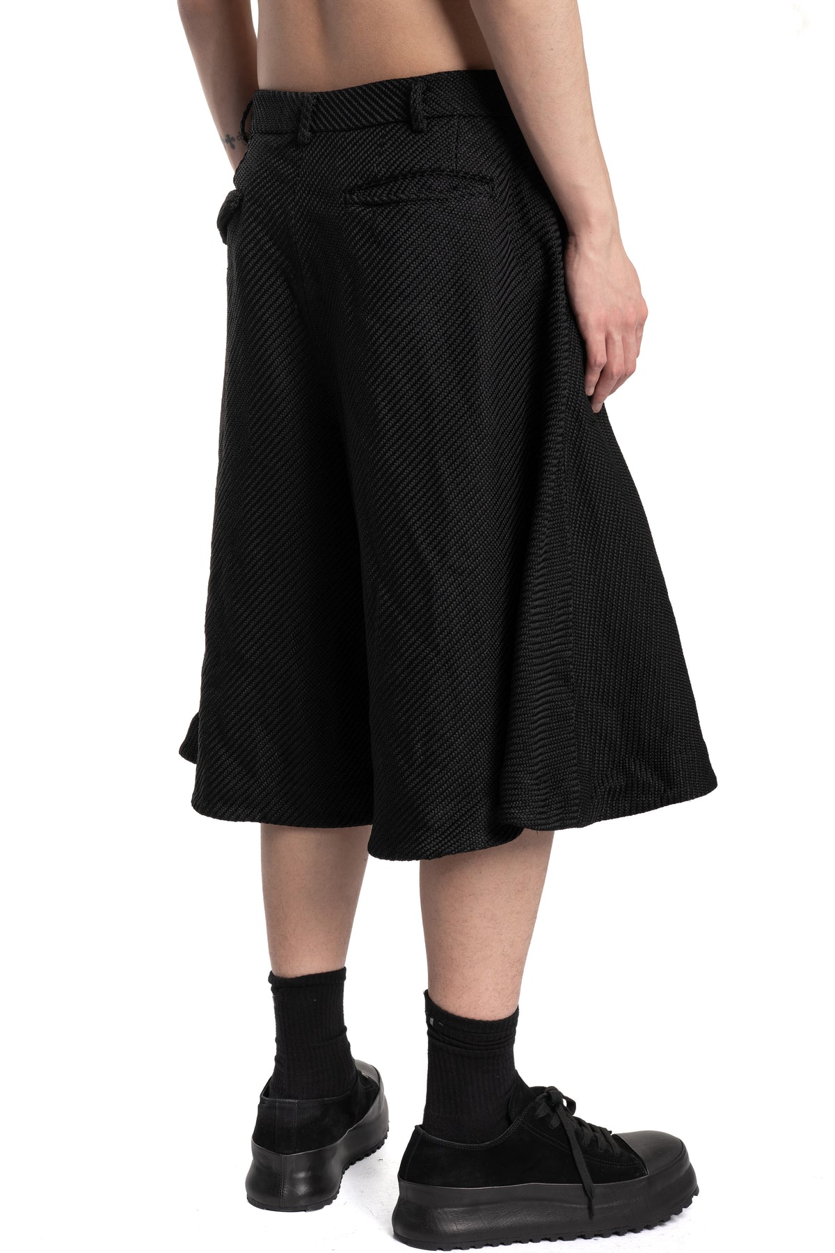 Comme des Garçons Homme Plus | SS26 - Hopsack balloon shorts P038