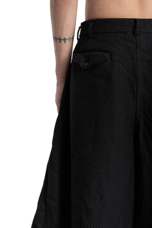 Comme des Garçons Homme Plus | SS26 - Hopsack balloon shorts P038