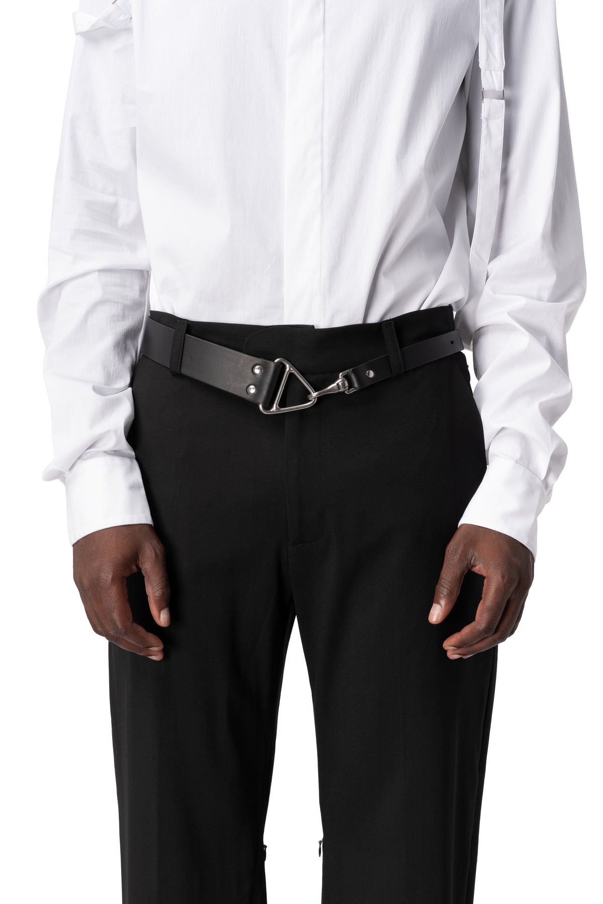 Söderberg | AW26 - Leather latch belt, Black 31, shot on table
