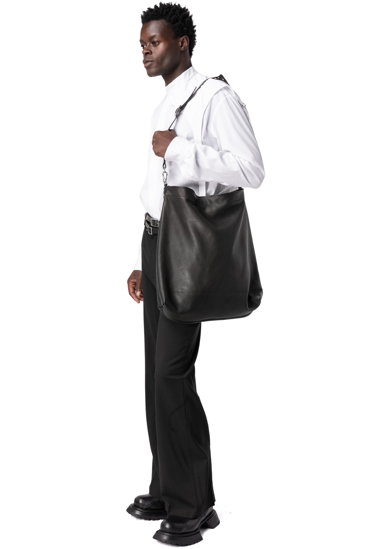 Söderberg | AW26 - Leather messenger bag, Black 29, shot on table