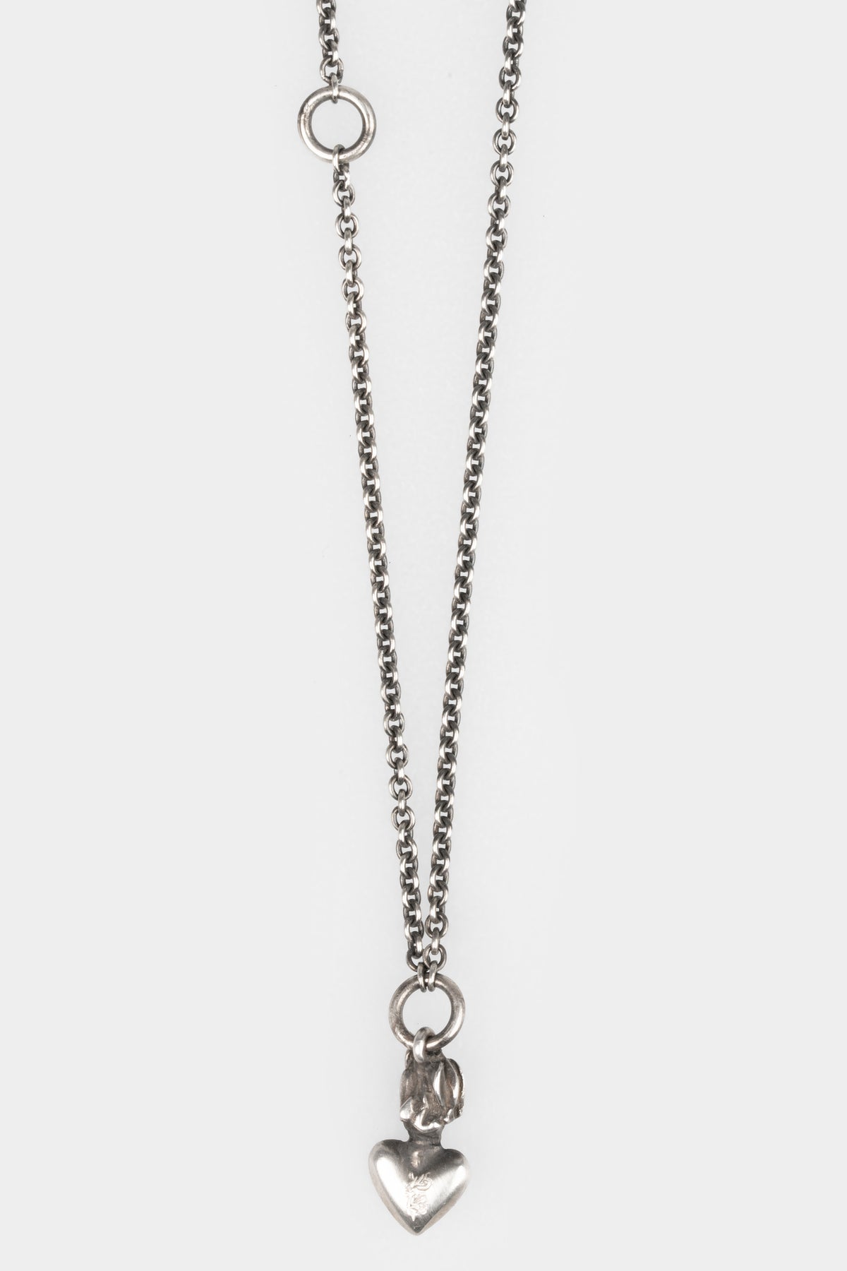 Werkstatt München | Mini heart pendant necklace M7110SI, shot on table