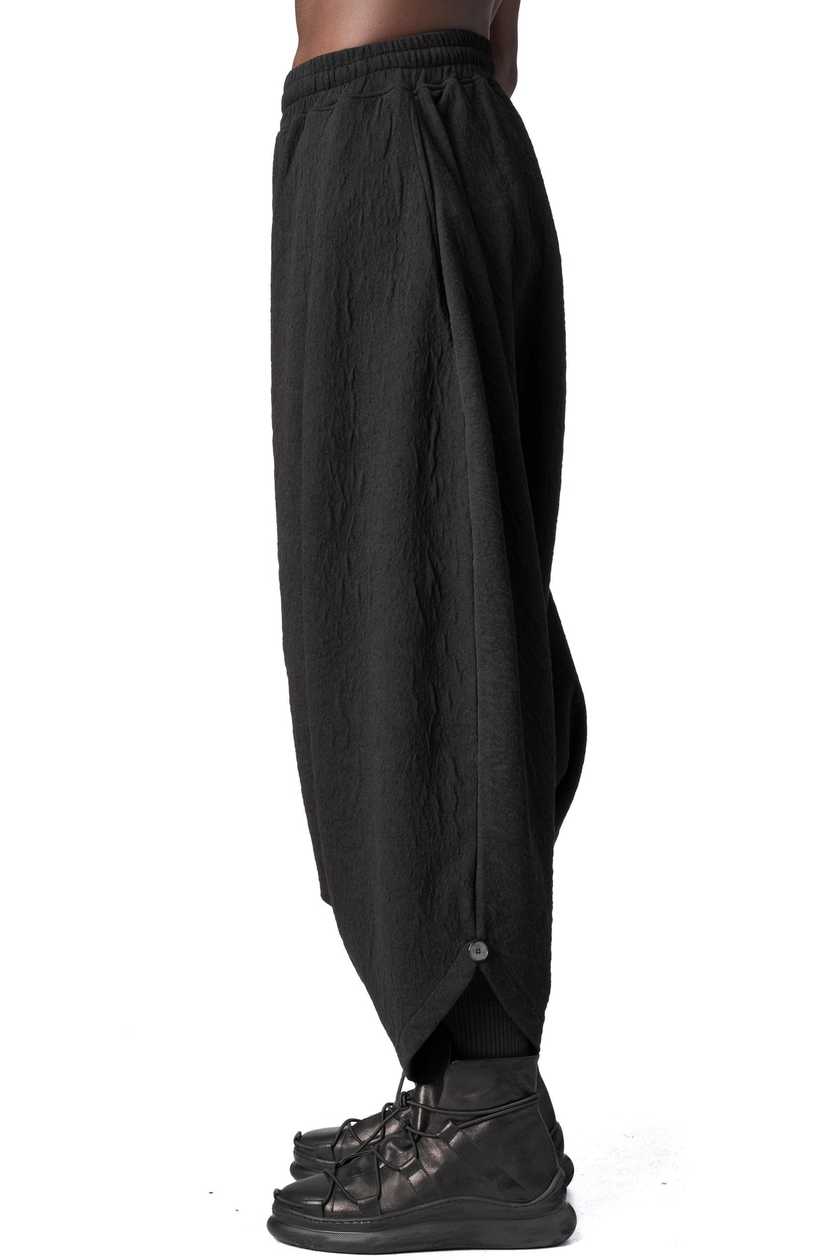 La Haine Inside Us | AW26 - Oversized low-crotch embossed fleece trousers, Black M1337