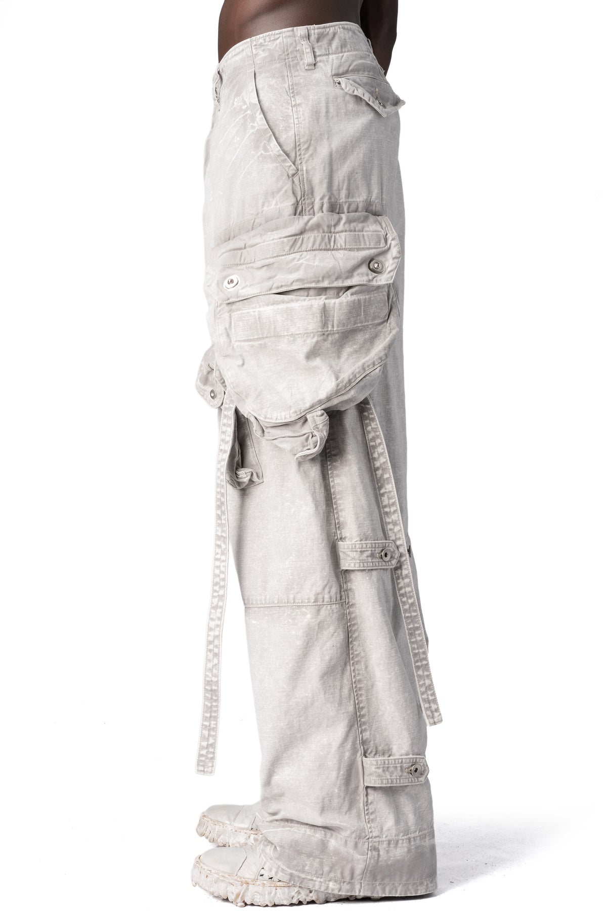 Julius_7 | AW26 - Wide cargo trousers, Plaster 957PAM16-PL