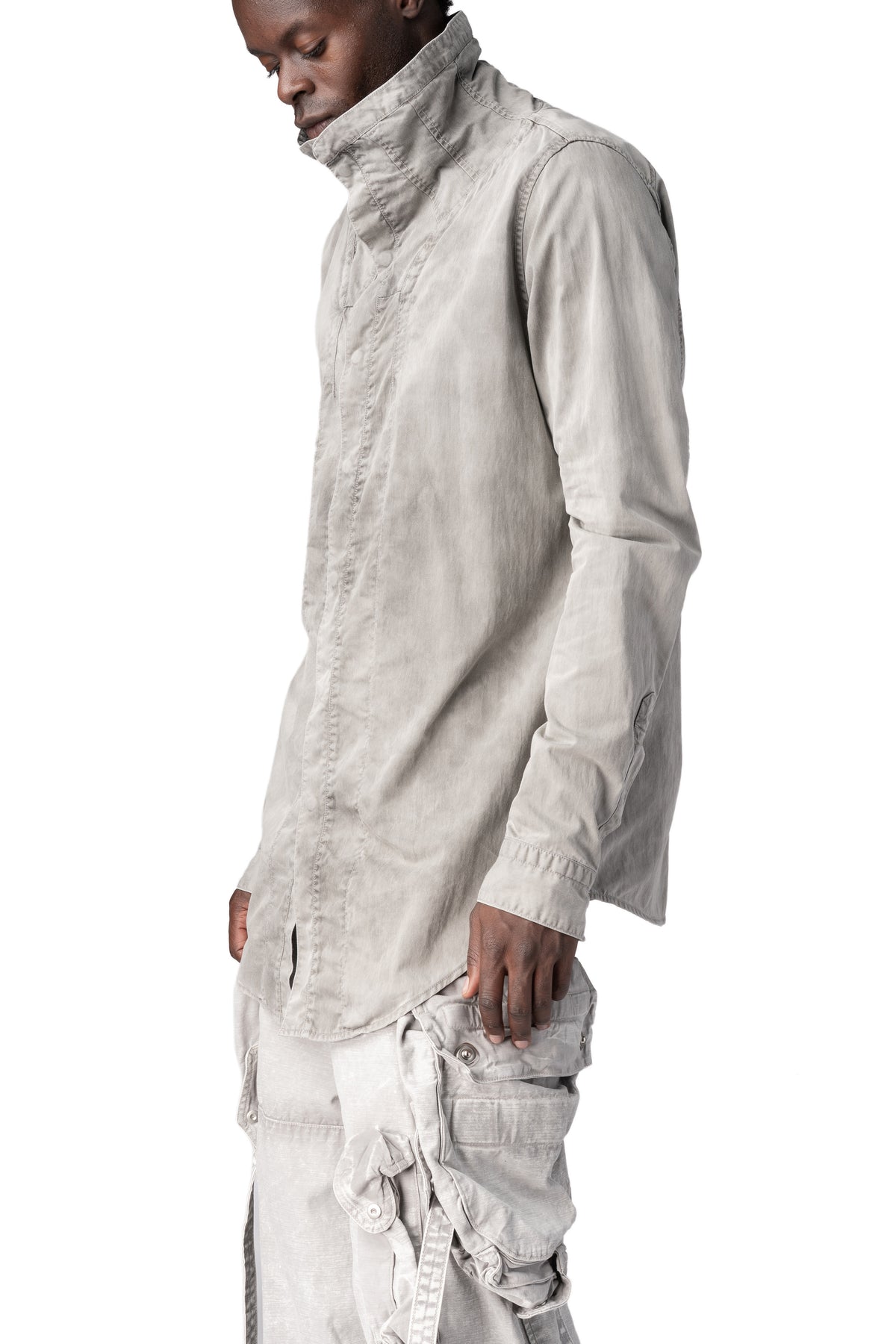 Julius_7 | AW26 - High collar twill shirt, Smog 957SHM1