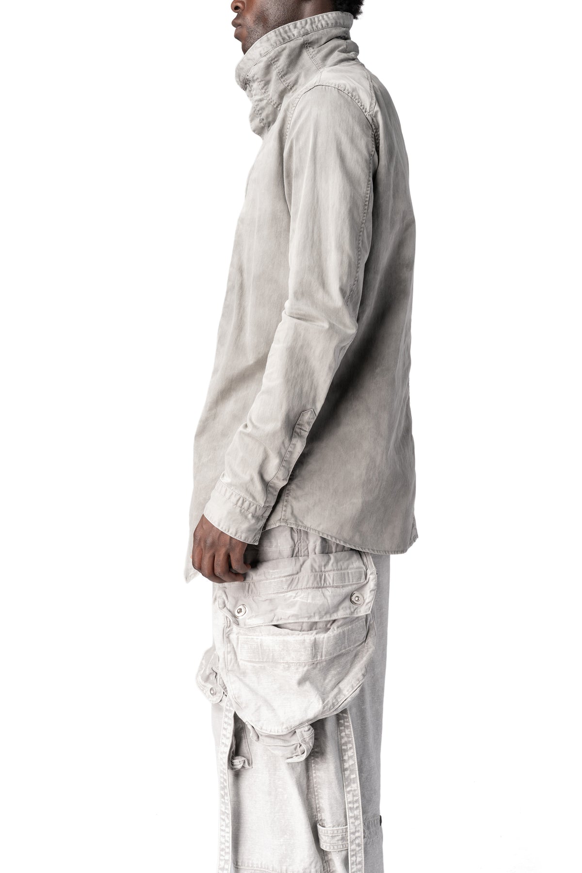 Julius_7 | AW26 - High collar twill shirt, Smog 957SHM1