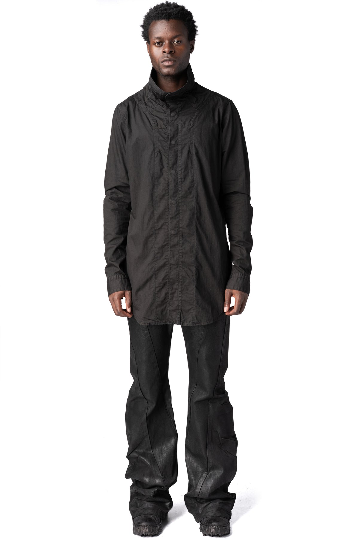 Julius_7 | AW26 - High collar twill shirt, Black 957SHM1