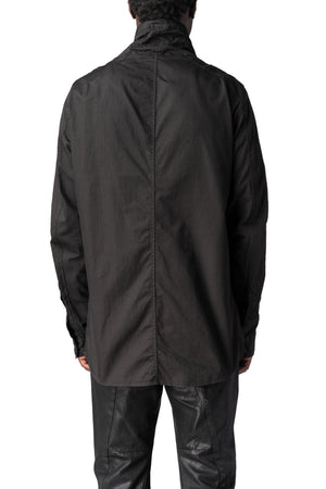 Julius_7 | AW26 - High collar twill shirt, Black 957SHM1