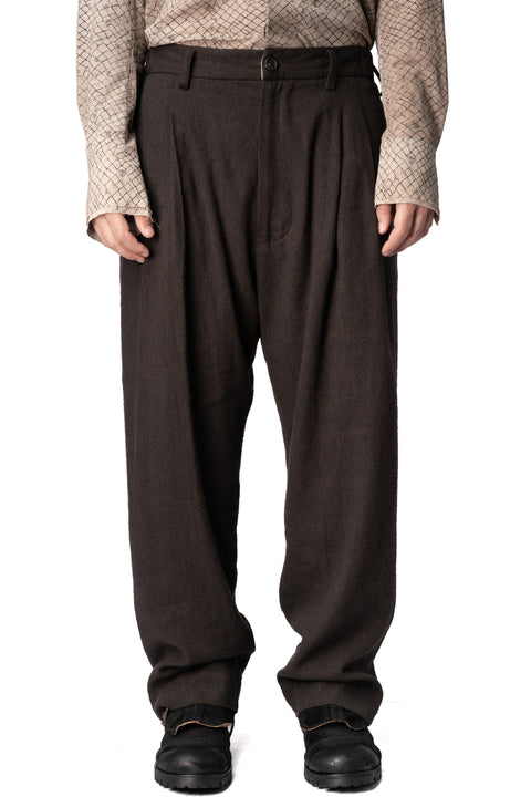 Drop-crotch pleated trousers