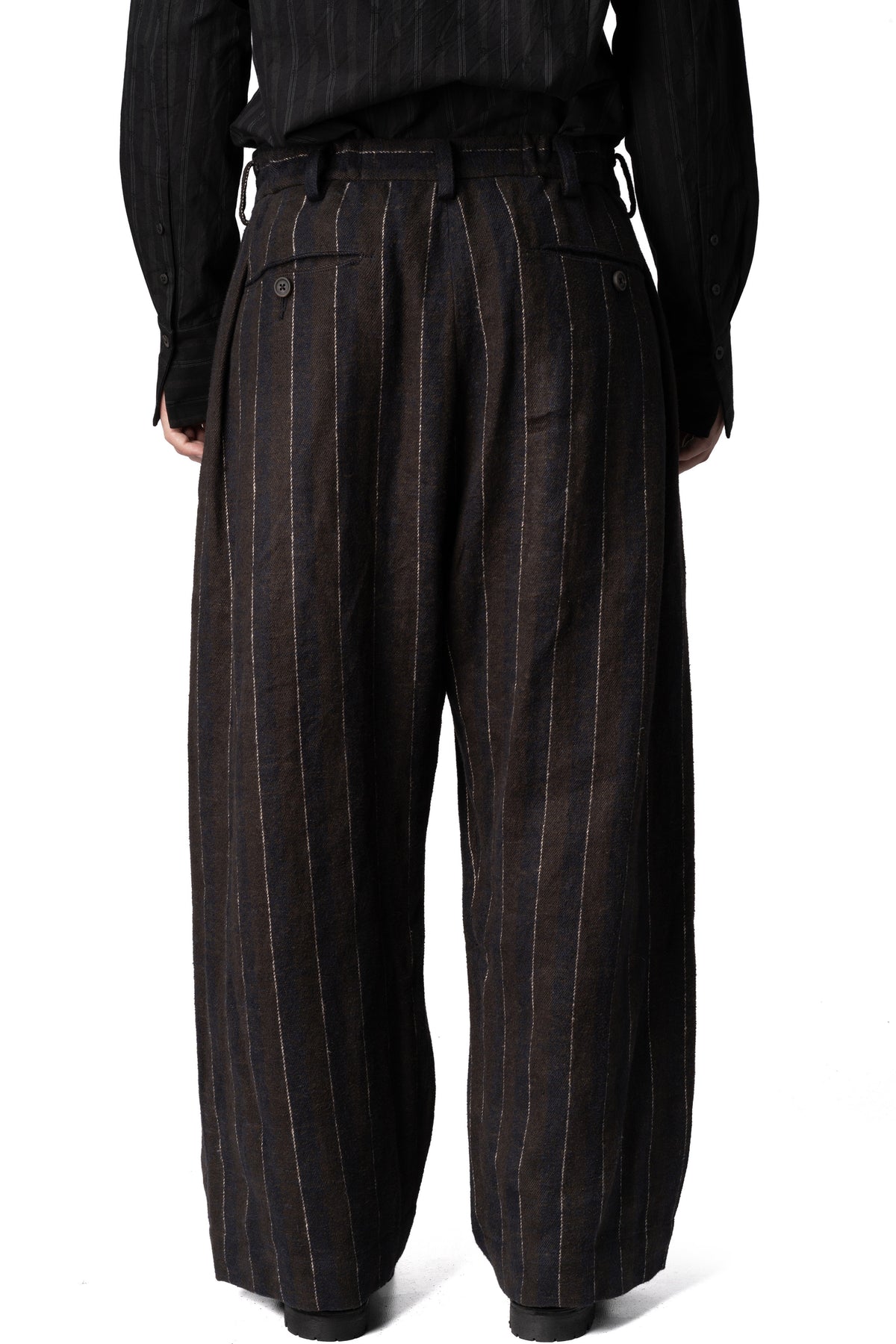 Pleated wide-leg pinstripe trousers