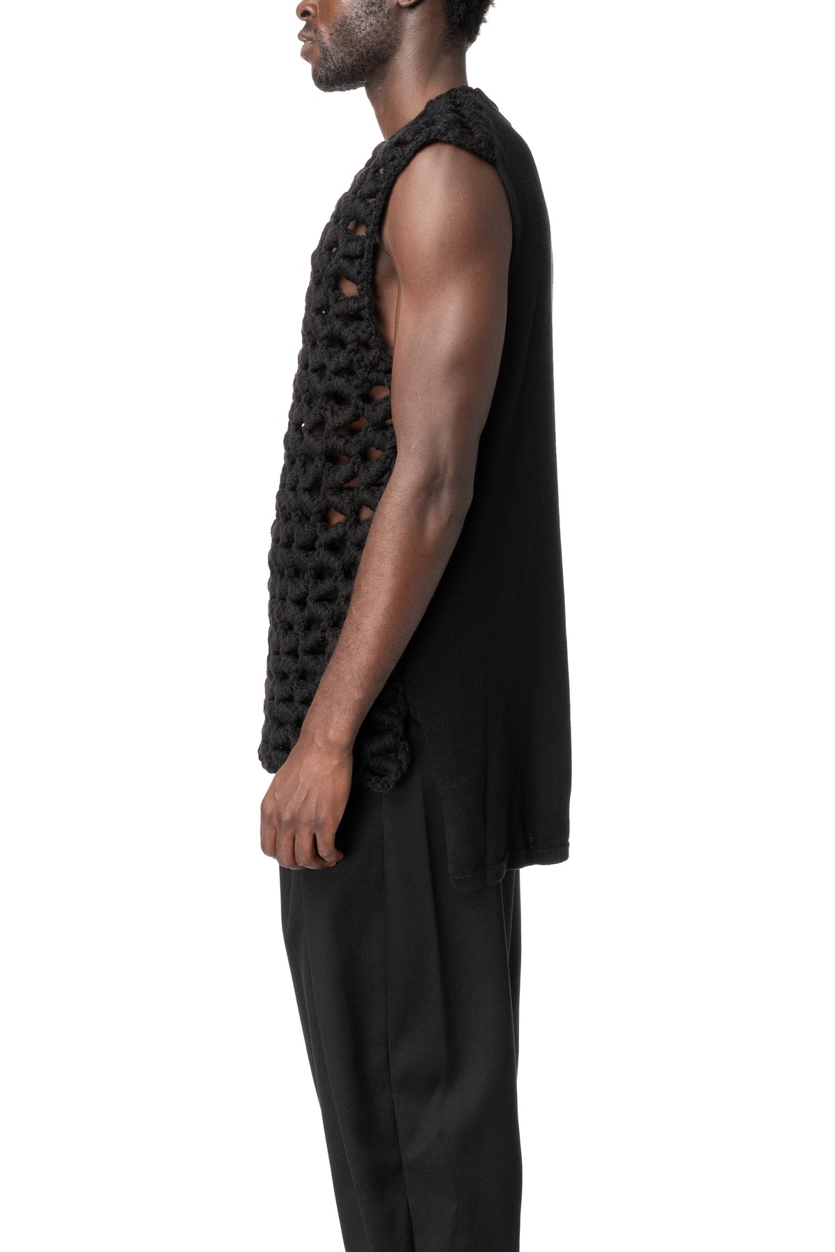 Sleeveless textured knit vest, Black