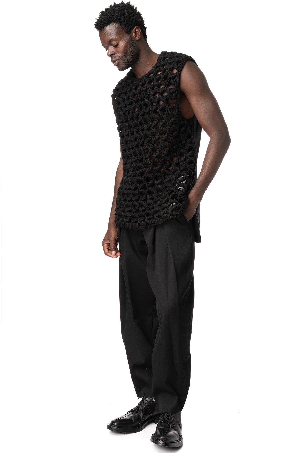 Sleeveless textured knit vest, Black