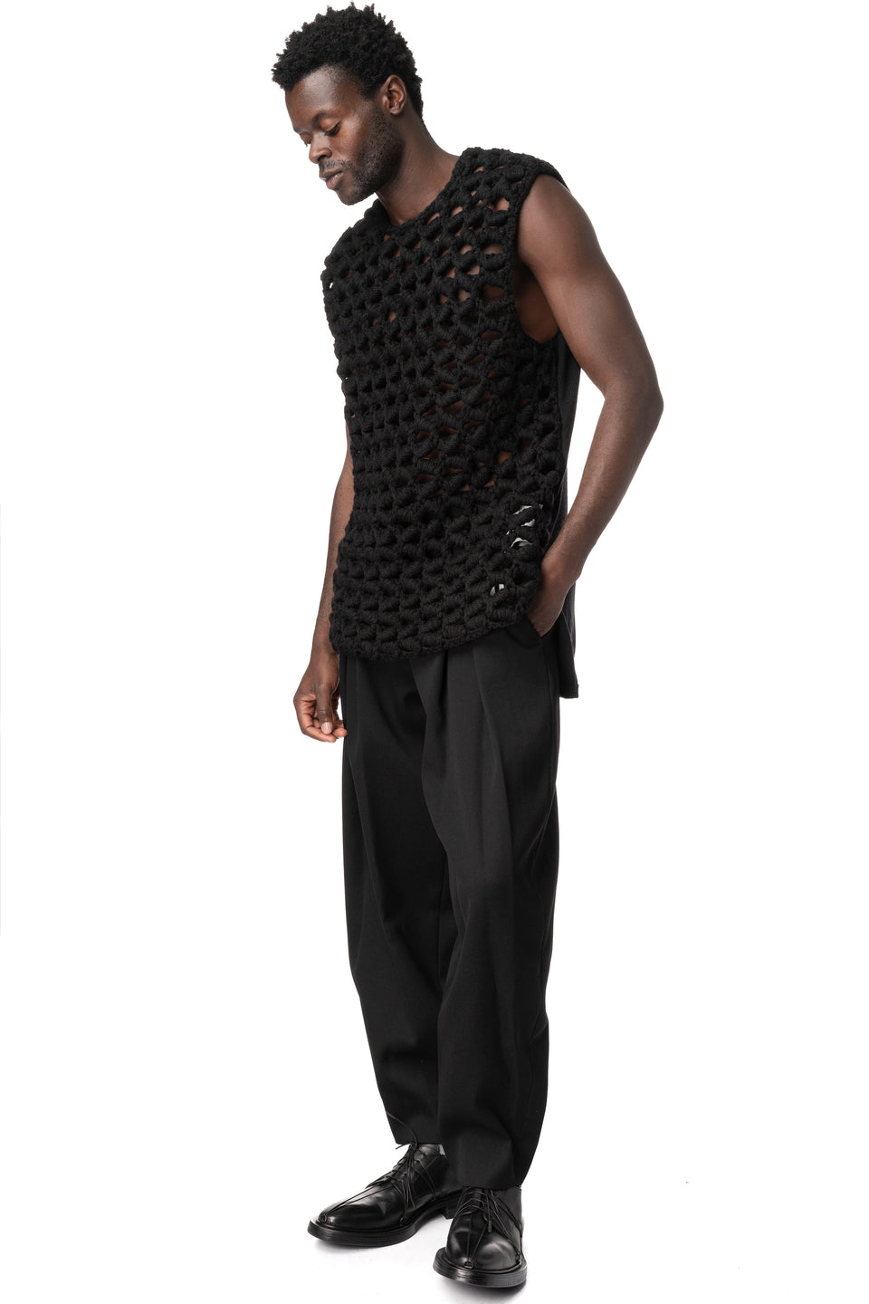 Sleeveless textured knit vest, Black