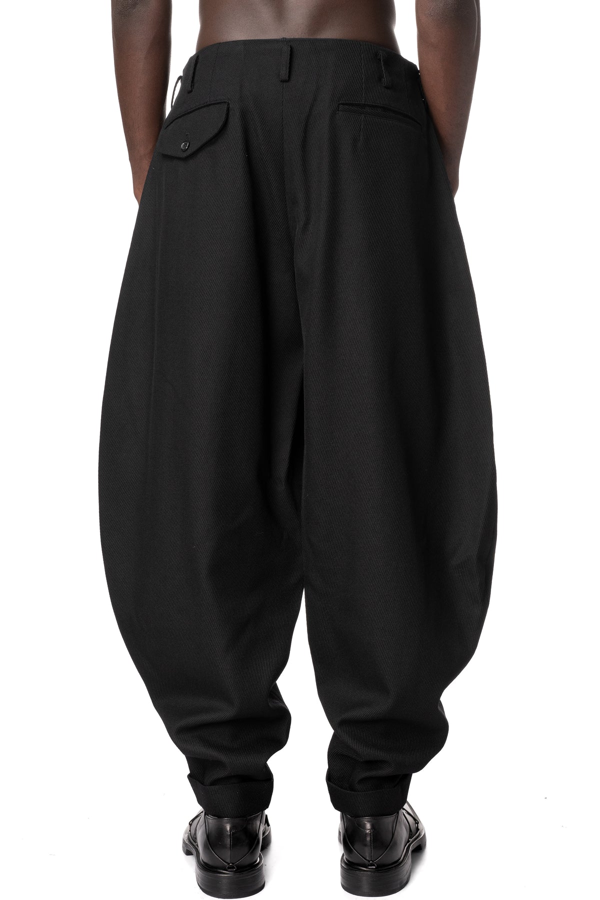 Curved leg pleated wool pants, Black