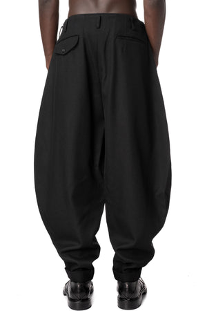 Curved leg pleated wool pants, Black