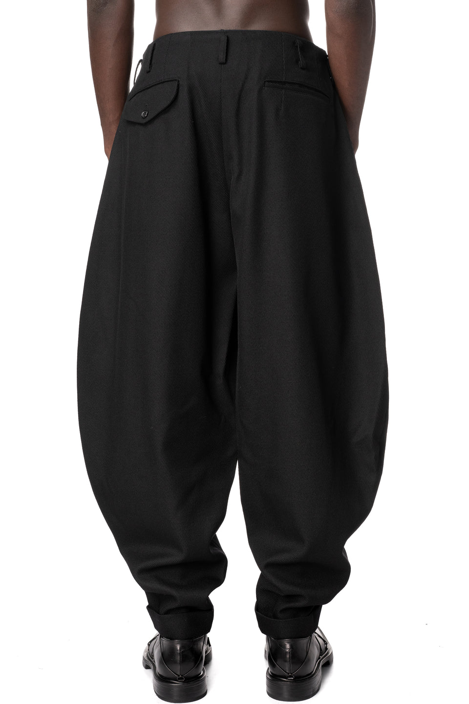Curved leg pleated wool pants, Black
