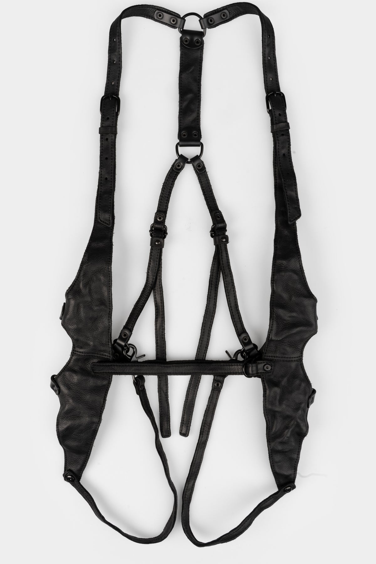 Crinkled leather harness