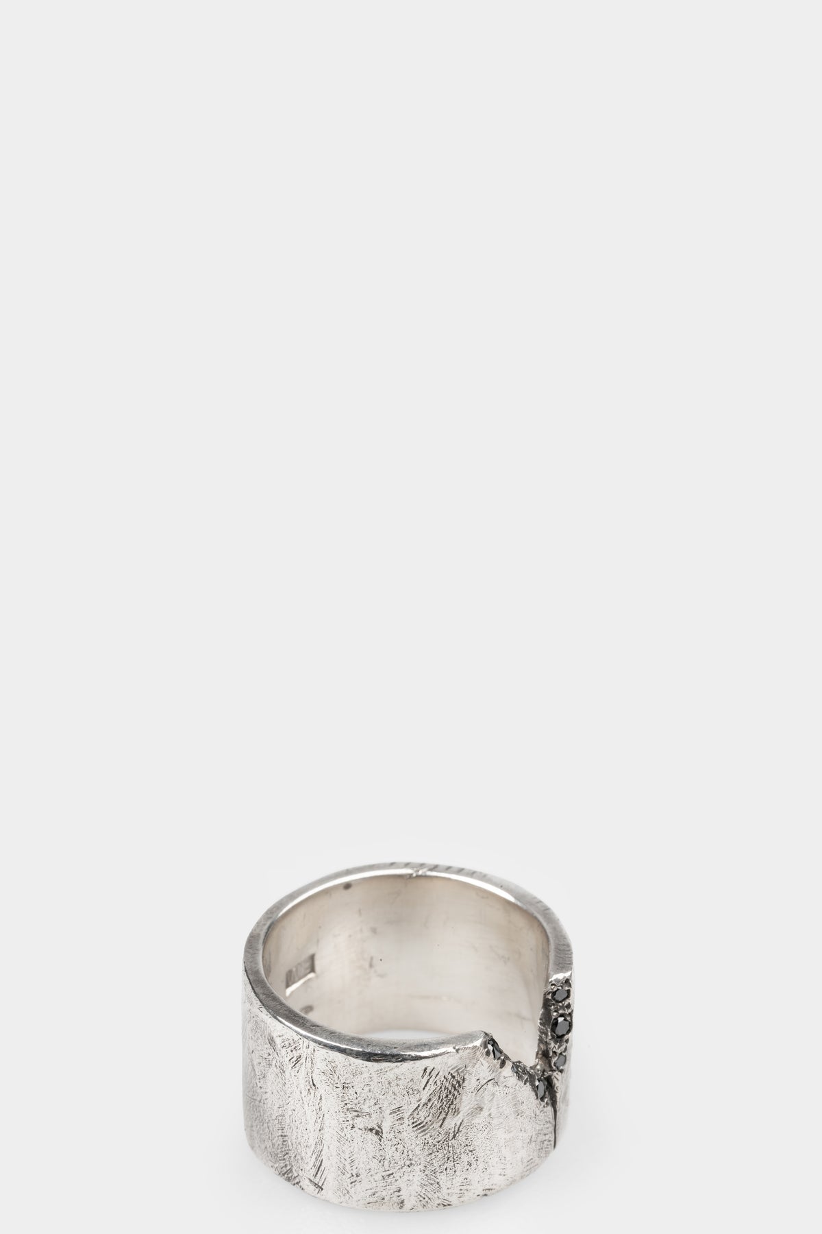 Enri Mars | Fractured black diamonds silver ring