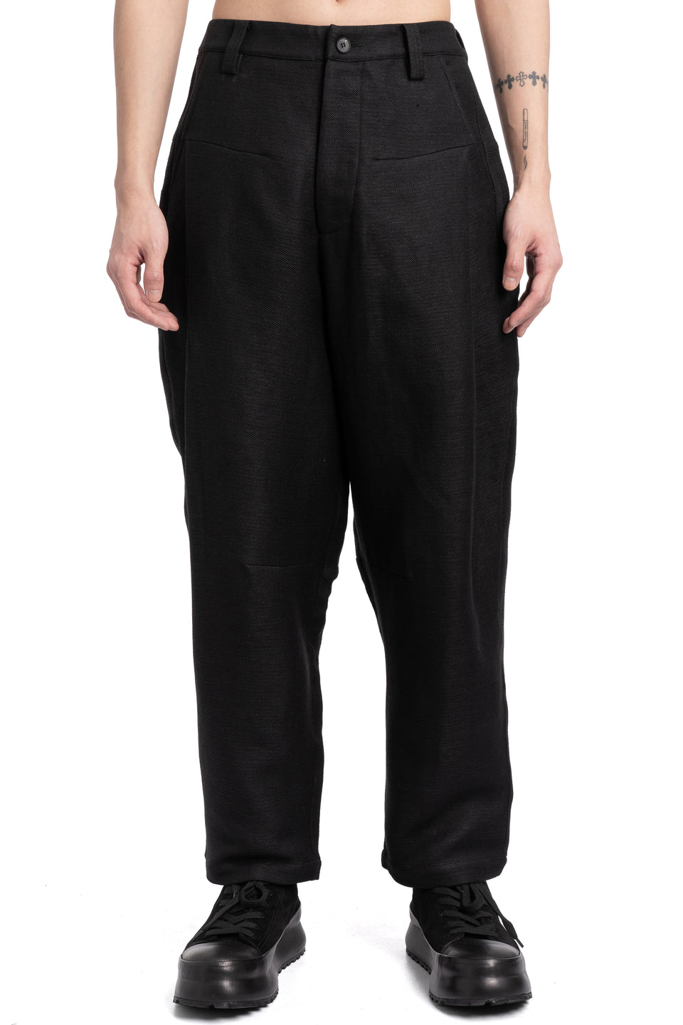 Pleated curved pants