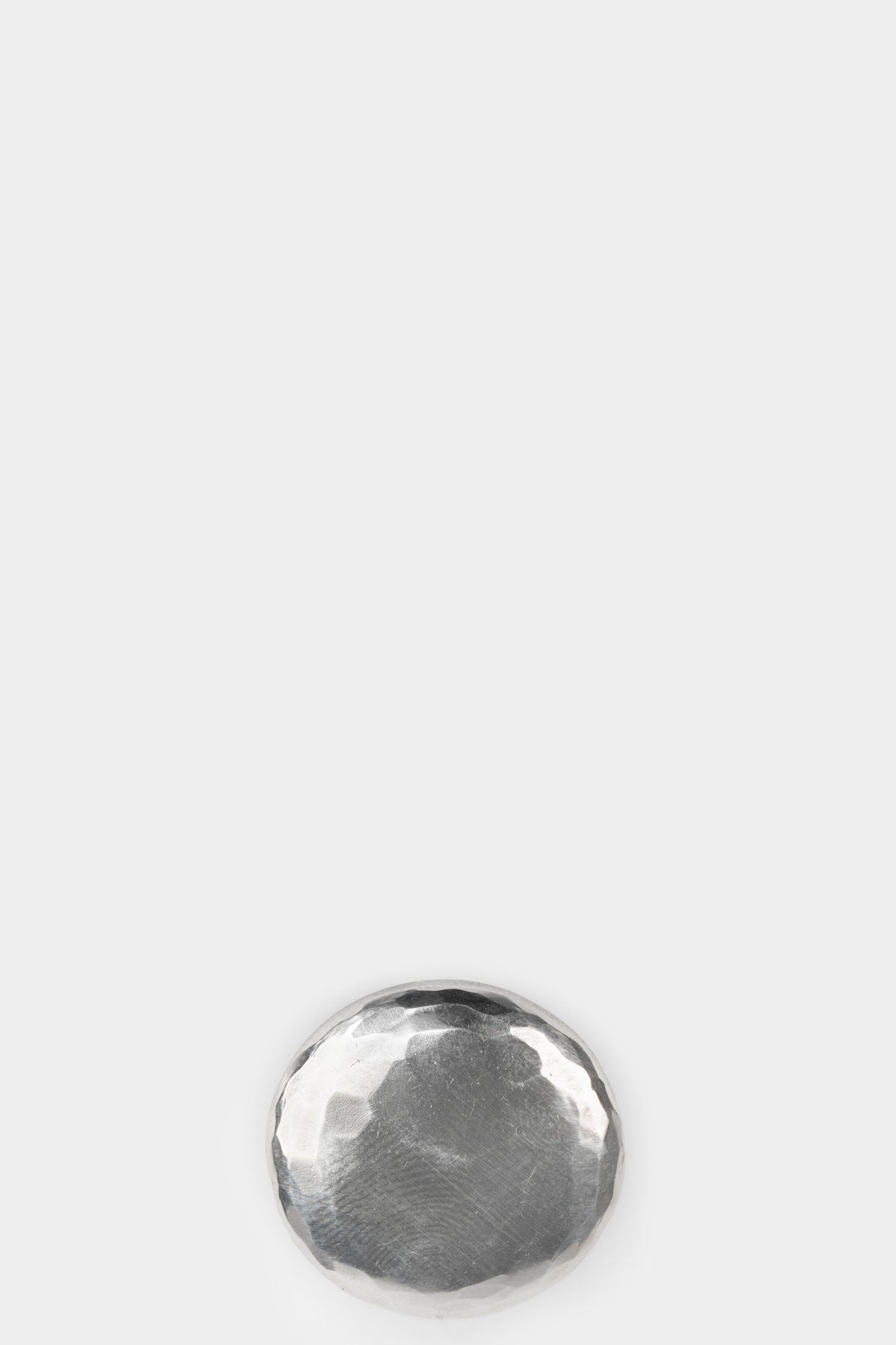 Werkstatt München | Hammered badge brooch - M4300