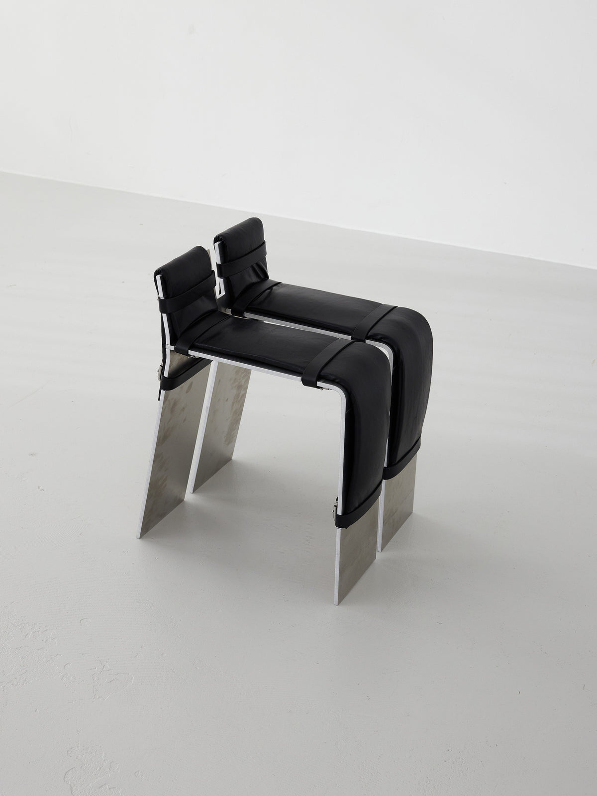 Söderberg ‘CONTROLLED APPOSITION’ - APPOSITION CHAIR, shot on table