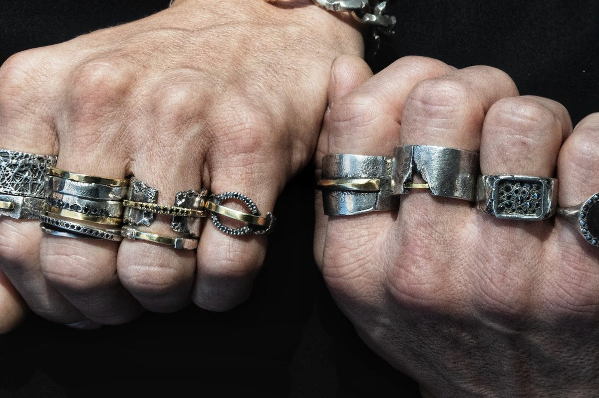 Enri Mars - Italienischer handwerklich hergestellter Schmuck und skulpturale Silberarbeiten