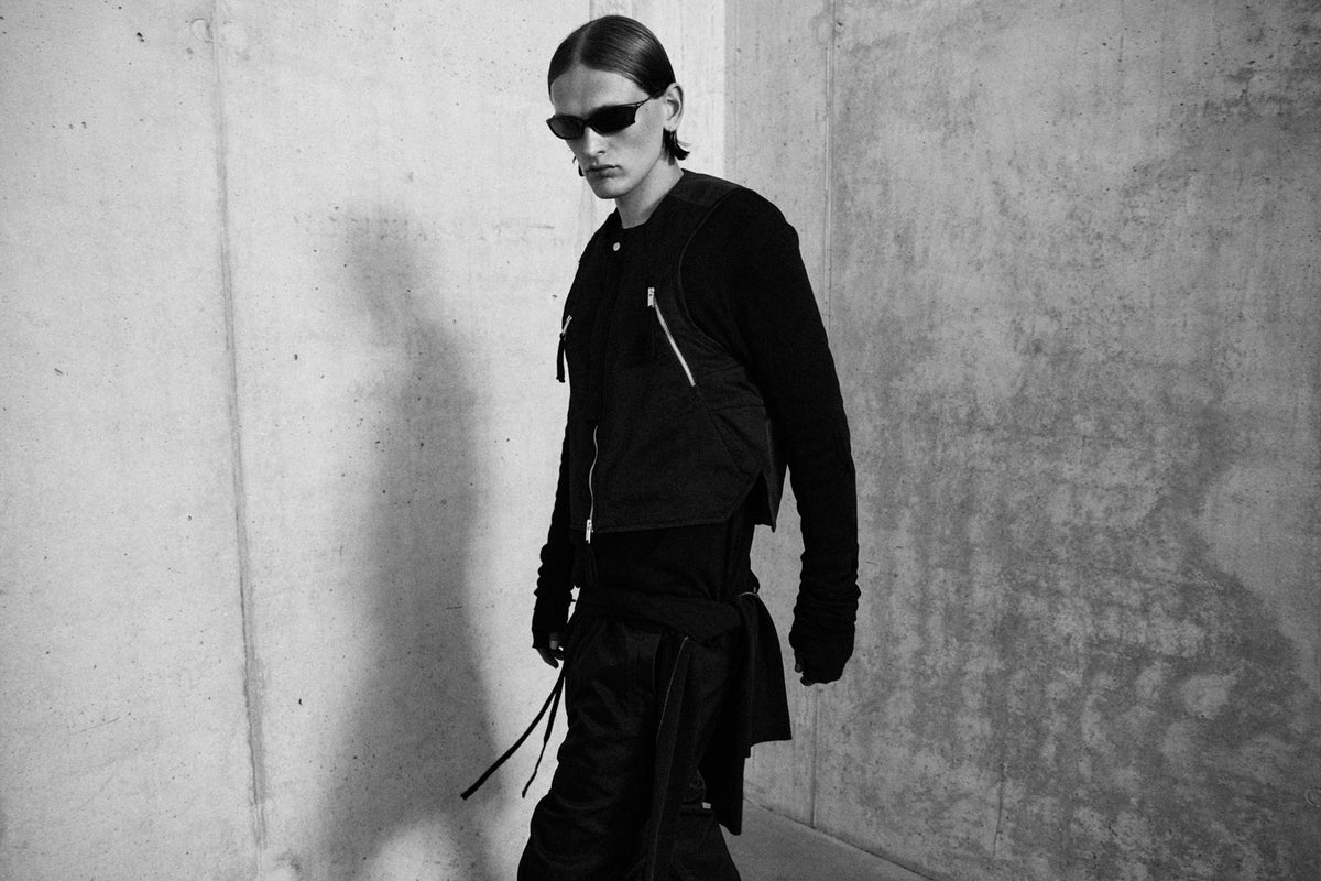 Thom Krom - Moderne Herrenmode mit skulpturalen Silhouetten und tragbarem Minimalismus